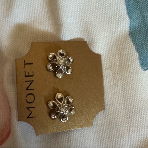 Vintage Monet earrings - Picture 4 of 5
